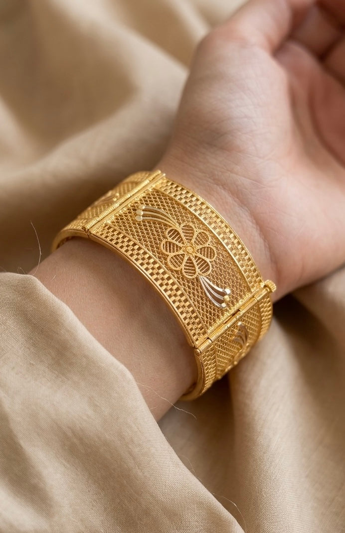 premium finish gold platted bangle 06